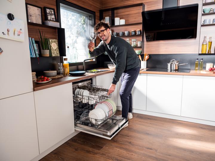 Actual product image Amica Dishwasher fully integrated EGSPV 590 900 60 x 82 x 58 cm for 14 place settings 9,8 l 42 dB