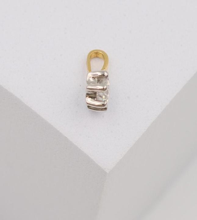 Actual product image Muau Solitaire pendant 6-handle setting yellow gold 750 diamond 0.20ct. frame white gold 750, 8x6mm (Yellow gold, White gold, Red gold or silver)