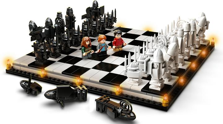Actual product image LEGO Hogwarts Wizard Chess (76392, LEGO Harry Potter, LEGO Rare Sets)
