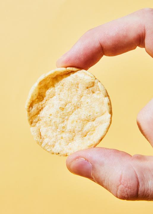 Produktbild KoRo Chips mit Reismehl, Kichererbsenmehl und Sour Cream Geschmack (700 g)