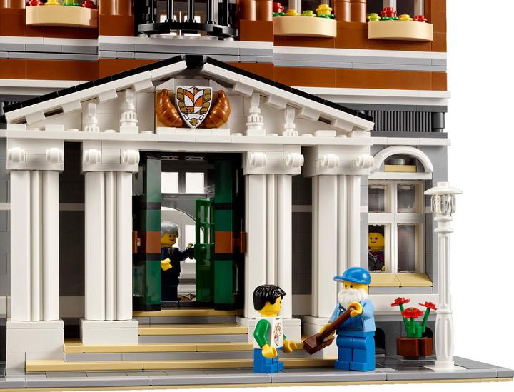 Actual product image LEGO City Hall (10224, LEGO Creator Expert)