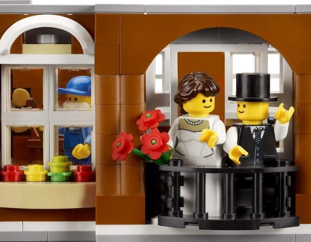 Actual product image LEGO City Hall (10224, LEGO Creator Expert)