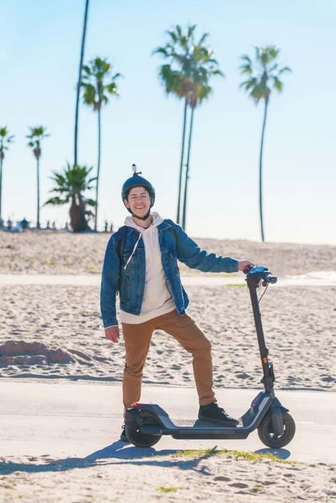 Produktbild Segway-Ninebot KickScooter P65D (20 km/h, 65 km, 500 W)