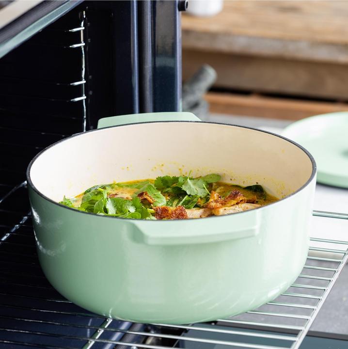 Actual product image KitchenAid braadpan enamel 26cm - pistache groen - limited edition (26 cm, Casserole + Stewpot, Cast iron)