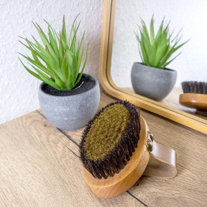 Actual product image Intirilife Body brush with natural bristles for skin cleansing