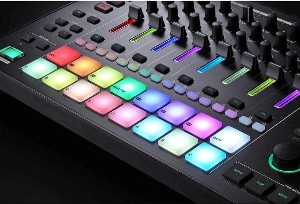 Produktbild Roland MC-707 Groovebox DJ Mischpult