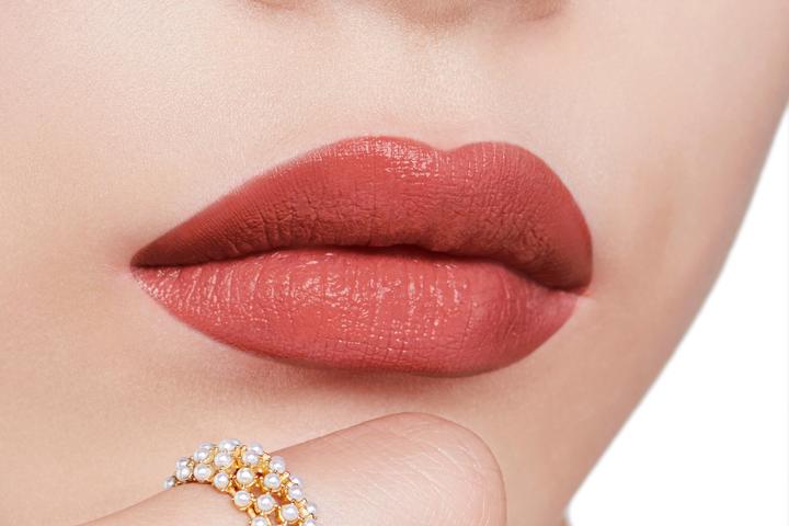 Actual product image Dior Rouge Satin 434 Int24 (No. 434, Promenade)
