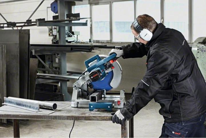 Actual product image Bosch Professional Metal cutting saw GCD 12 JL