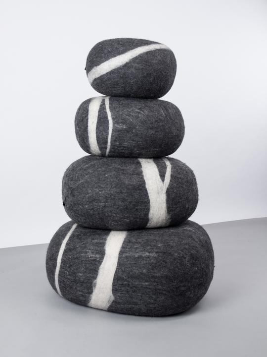 Image du produit Myfelt Hugo Coussin en feutre et galets