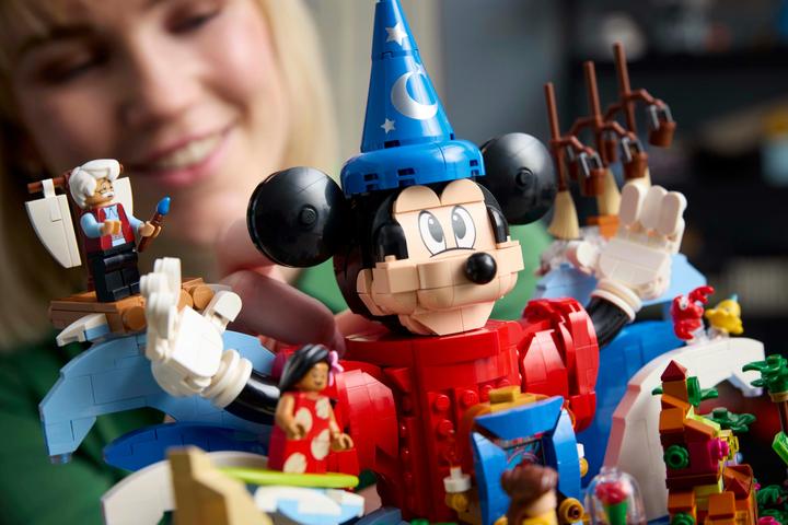 Image du produit LEGO Magie Disney (21352, LEGO Ideas, LEGO difficiles à trouver)