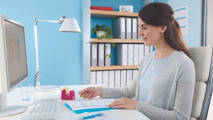 Immagine prodotto tesa Dispenser di nastro adesivo EASY CUT SMART per tavoli, con tecnologia antiscivolo, inclusi 4 rotoli