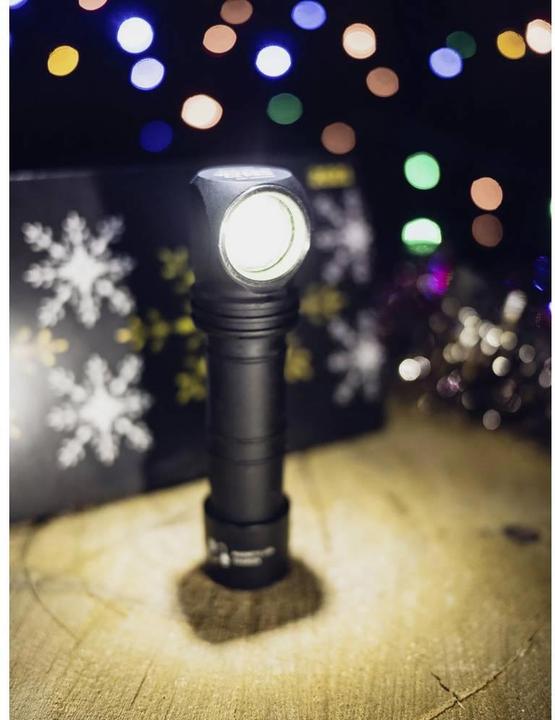 Image du produit ArmyTek Wizard C2 Pro v4 Magnet USB+ABM01+18650 / XHP50.2 White / 2500 lm / TIR 70°:120° / 1x1865... (11.20 cm, 2500 lm)