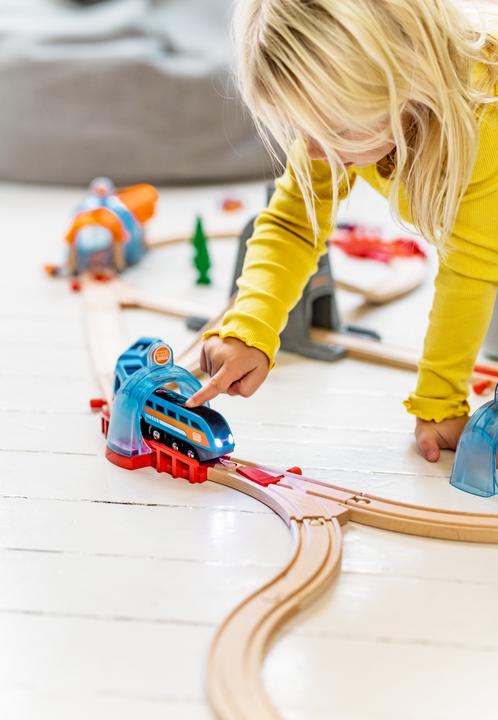 Produktbild Brio Smart Tech Tunnel Reisezug Set