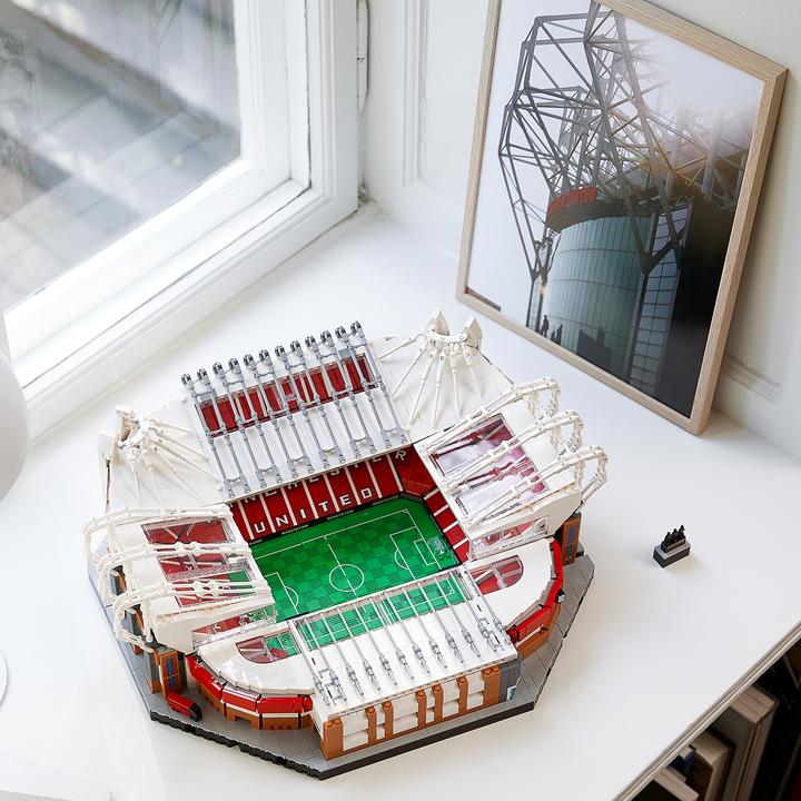 Actual product image LEGO Old Trafford - Manchester United (10272, LEGO Creator Expert, LEGO Rare Sets)