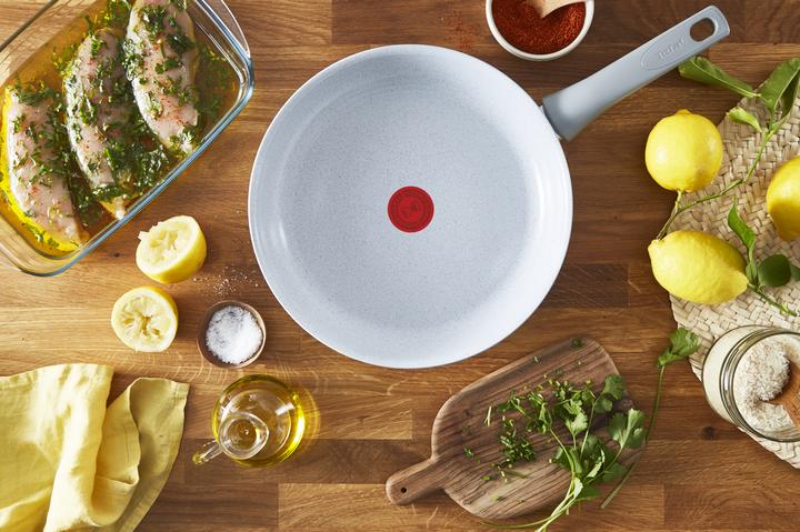 Actual product image Tefal Natural Chef C4510453 (24 cm, Frying pan, Aluminium)