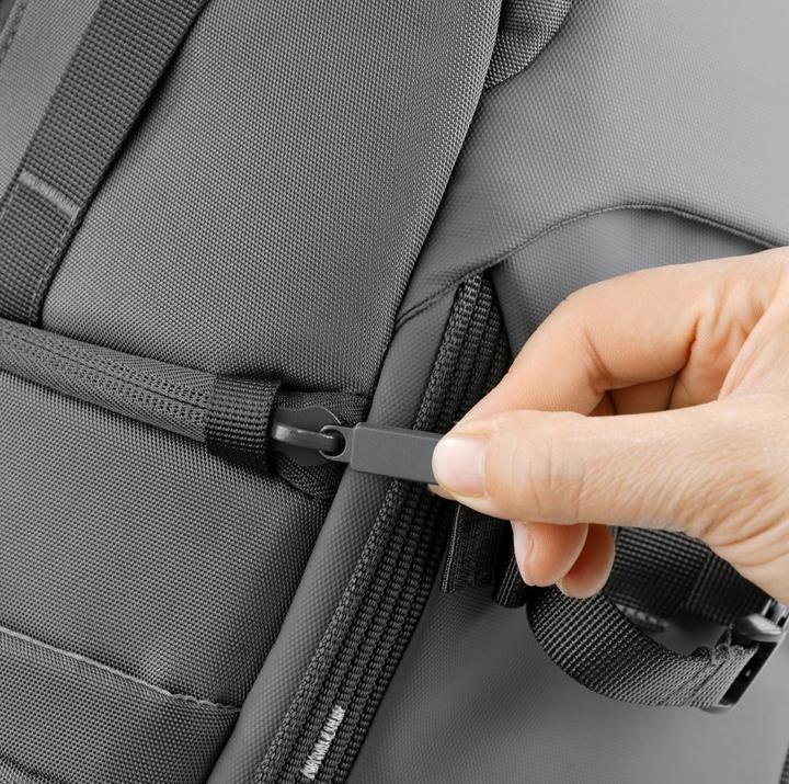 Actual product image Vanguard Veo Adaptor R44 with USB-A (Photo backpack, 15 l)