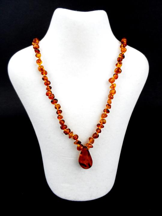 Nature & Balance Amber necklace for mom