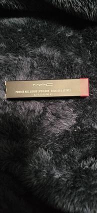 Immagine prodotto MAC Cosmetics Powder Kiss Liquid Lipcolour (986 Make It Fashun!)