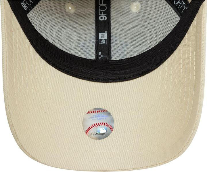 Actual product image New Era 9Forty Damen Cap - New York Yankees hellbeige