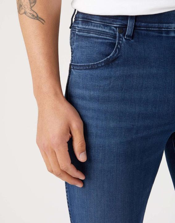 Actual product image Wrangler Slim Fit Larston Jeans (29)