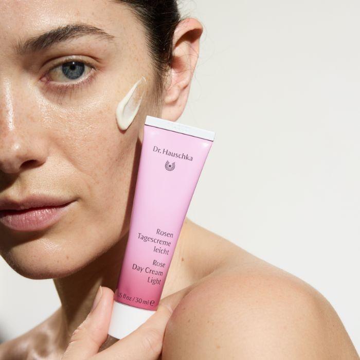 Produktbild Dr. Hauschka Limited Edition - Rosen Tagescreme Leicht (30 ml, Tagescreme)