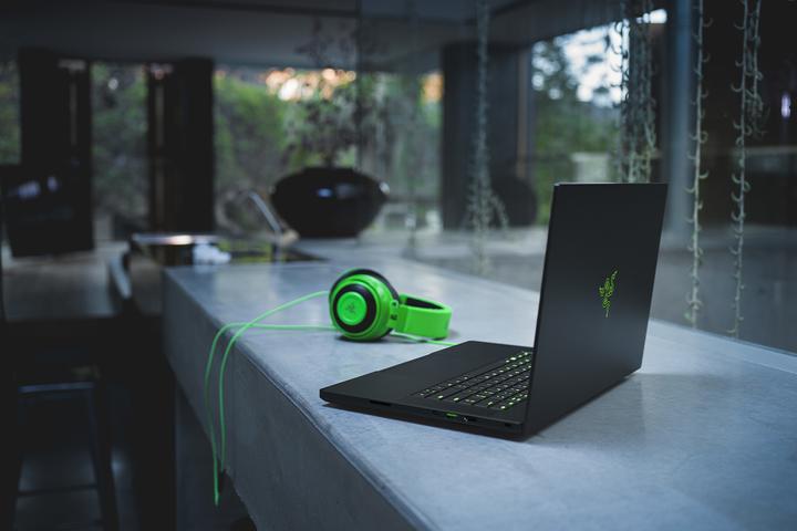 Actual product image Razer Blade 15 D5NT (15.60", I7-10750H, 16 GB, 512 GB, DE)