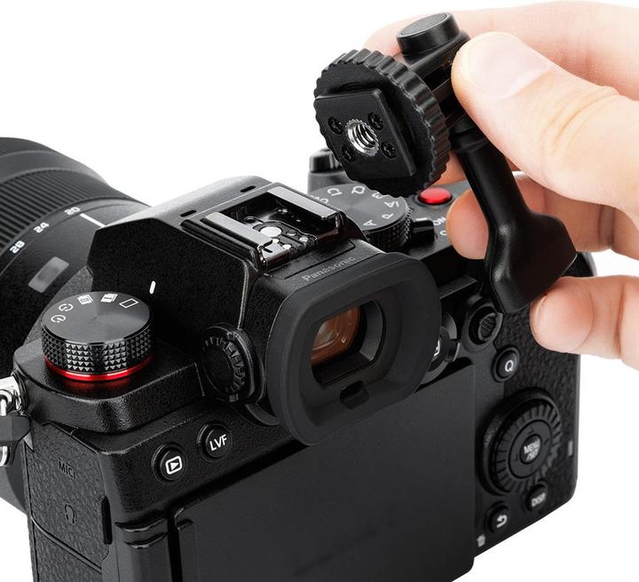 Produktbild JJC ACD C2 Cold Shoe & Tripod Mount Adapter for Action Camera