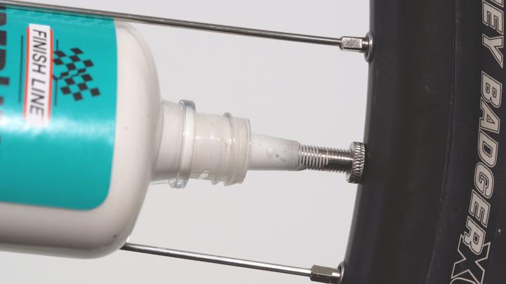 Produktbild Finish Line Dichtmittel für Tubeless Tyres 240ml