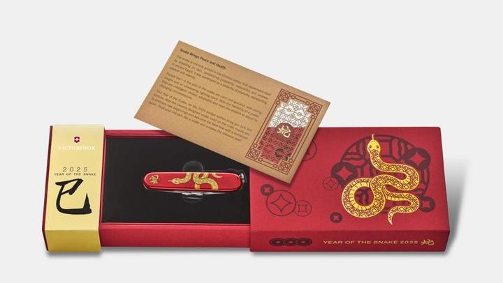 Produktbild Victorinox Year of the Snake Huntsman Limited Edition 2025