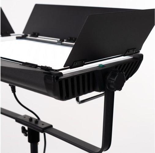 Produktbild Dörr DLP-70W LED Panel mit Stativ (Neuheit)