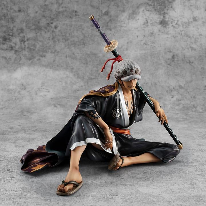 Actual product image Megahouse One Piece statuette PVC Portrait Of Pirates Warriors Alliance Trafalgar Law 17 cm