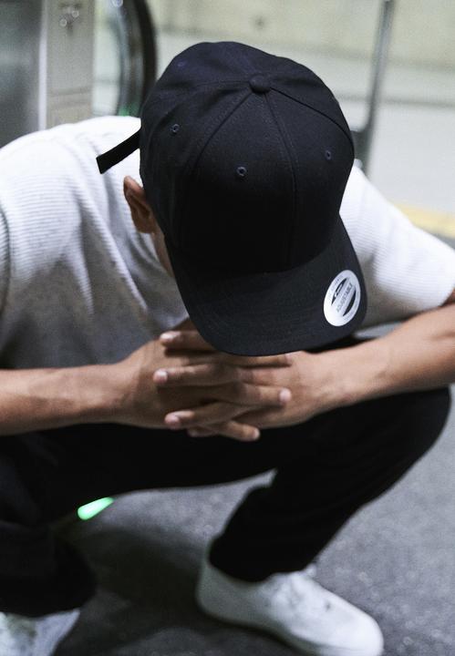 Actual product image Flexfit 6-Panel Curved Metal Snap (One size)