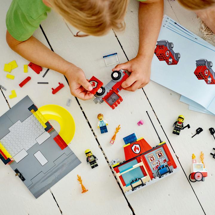 Produktbild LEGO Feuerwehrstation und Löschauto (60375, LEGO City)