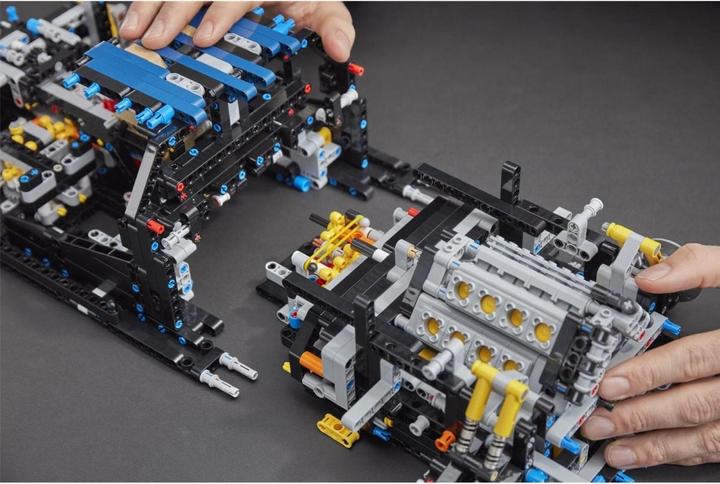 Immagine prodotto LEGO Bugatti Chiron (42083, LEGO Technic, Set LEGO rari)