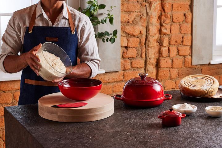 Produktbild Le Creuset Bräter für Brot 24cm kirschrot (24 cm, Bräter + Schmortopf, Gusseisen)
