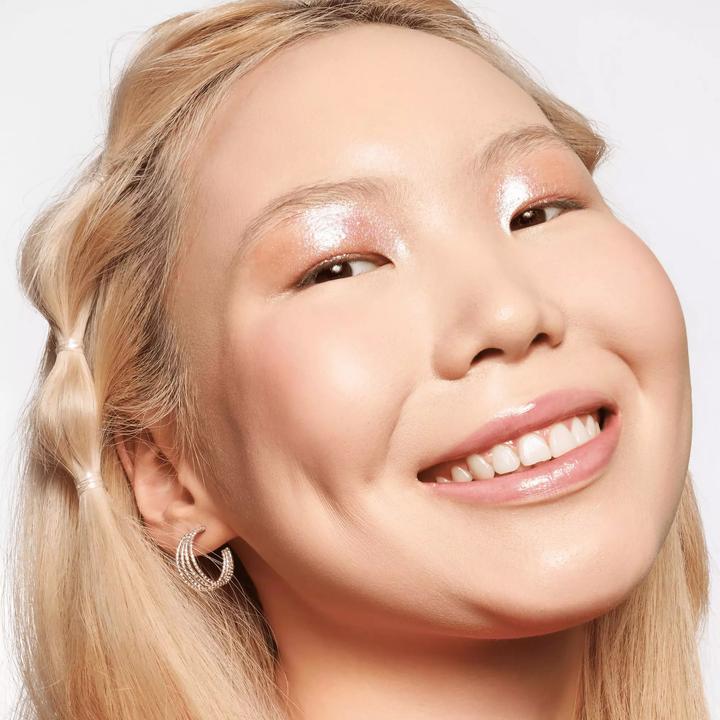 Produktbild essence Natural Matte Mousse Foundation (1)