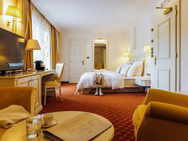 Immagine prodotto Smartbox San Valentino: 2 giorni in un hotel 3* o 4* con cena e spa per 2 innamorati (2 pers.)