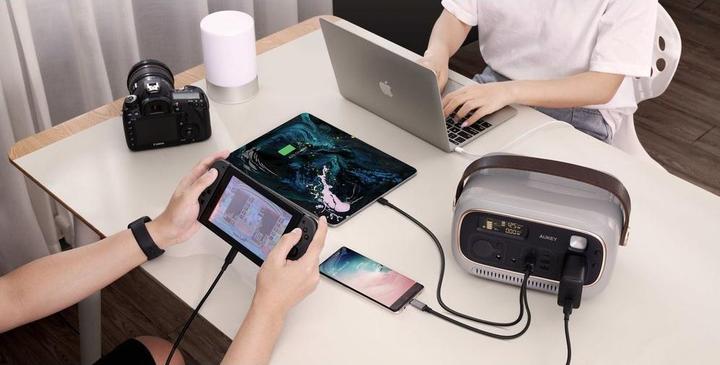 Produktbild Aukey PowerStudio 300 (297 Wh, 3.60 kg)