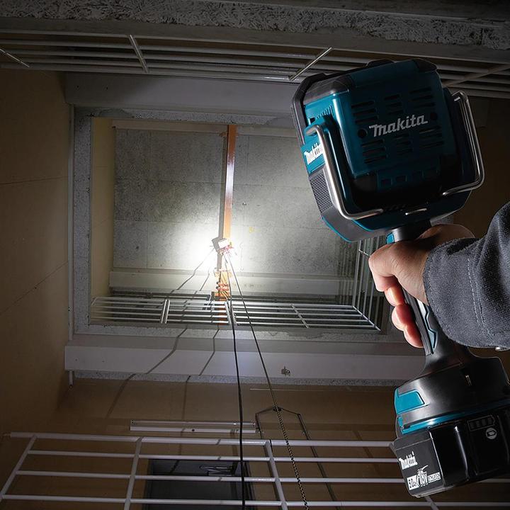 Actual product image Makita Battery-powered hand-held floodlight (1250 lm)