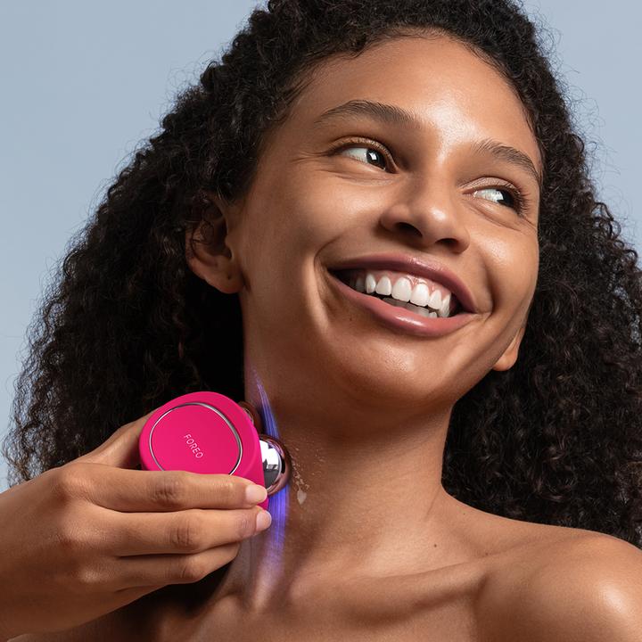 Productafbeelding Foreo BEAR™ 2 Gezichtsversterkend apparaat met 4 soorten micro-courants e