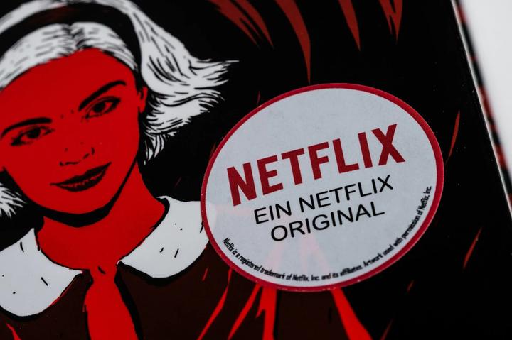 Produktbild Chilling Adventures of Sabrina: Tochter des Chaos (Deutsch, Charlotte Lungstrass-Kapfer, Sarah Rees Brennan, 2020)