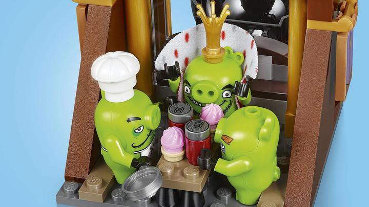 Actual product image LEGO Angry Birds King Pig's Castle (75826)