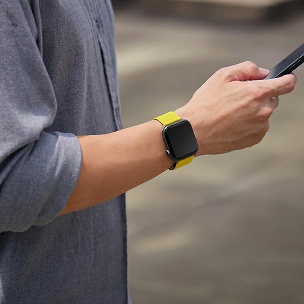 Actual product image Uniq pasek Revix Apple Watch Series 1/2/3/4/5/6/7/8/SE/SE2 38/40/41mm. Reversible Magnetic biały-nie (Silicone, Stainless steel)