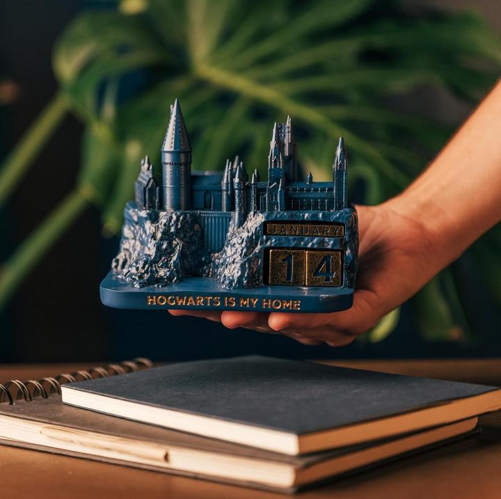 Actual product image NoName HARRY POTTER - Calendrier Perpétuel 3D en Résine - '9x10x14cm' (Hardcover)