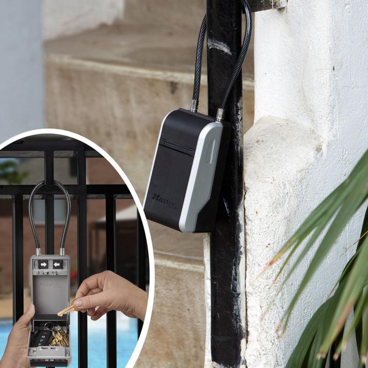 Actual product image Master Lock Key box with removable bracket 5482EURD