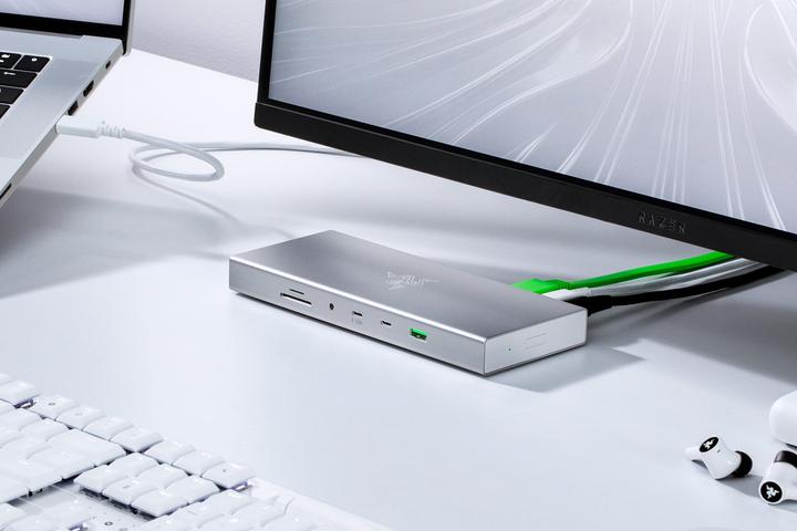 Actual product image Razer NB Acc Dock USB-C 4 Mercury (RC21-02280200-R3EK) (USB-C, 14 Ports)