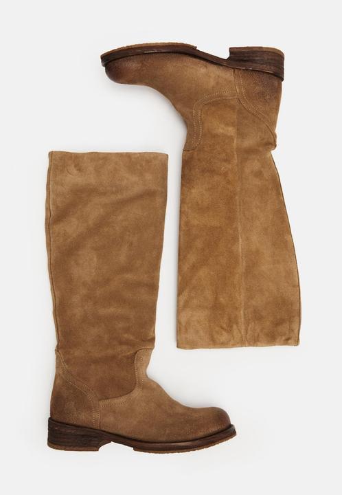 Actual product image Felmini Cooper A712, the biker boot from, is made from smooth leather with a vintage leather finish and (42)