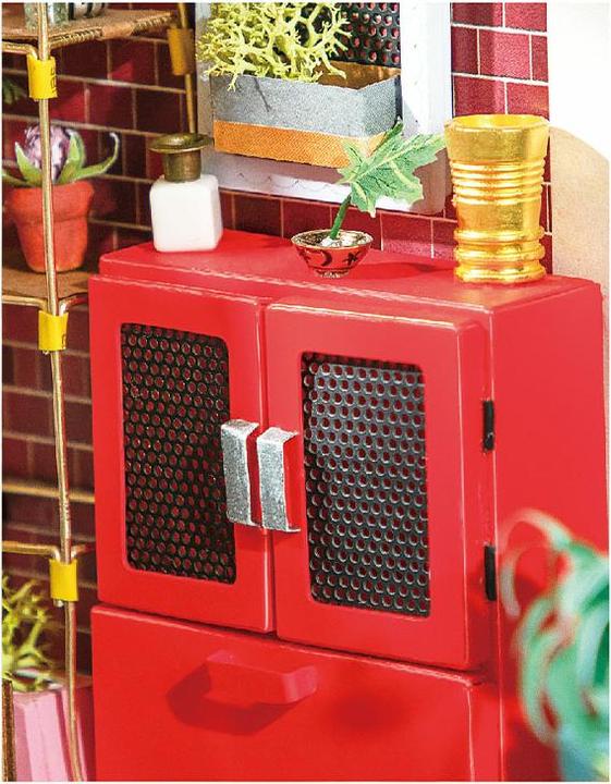 Actual product image Robotime Emily's Flower Shop