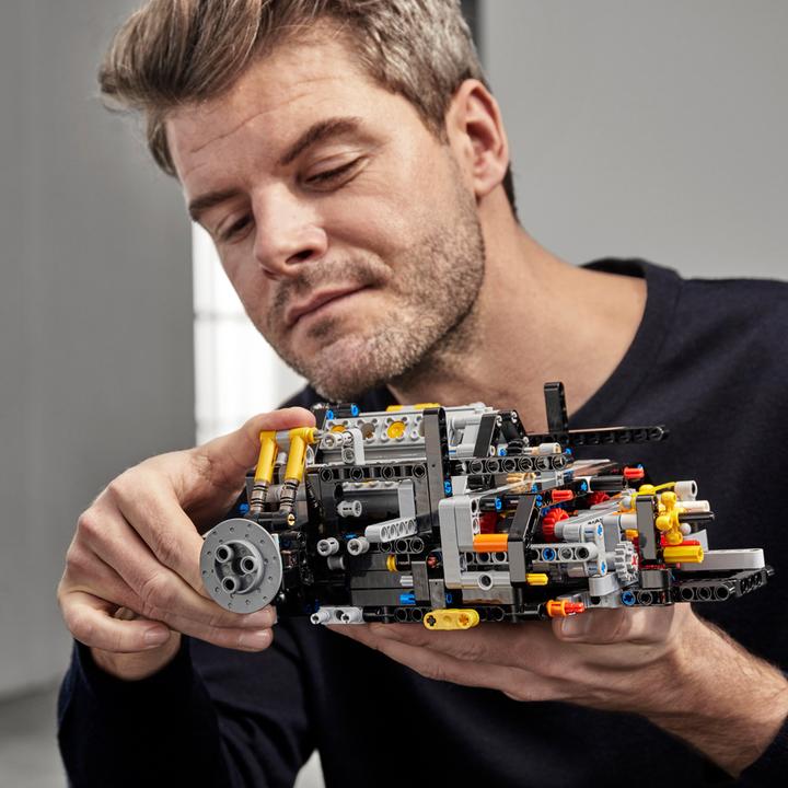 Immagine prodotto LEGO Bugatti Chiron (42083, LEGO Technic, Set LEGO rari)