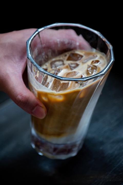 Produktbild Loveramics 360ml Twisted Latte Glas (klar), Urban Glass (0.36 l, 1 x)